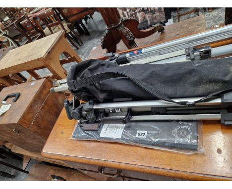 VARIOUS CAMERA TRIPODS LIGHTING STANDS AND BOWENS LAMPS 