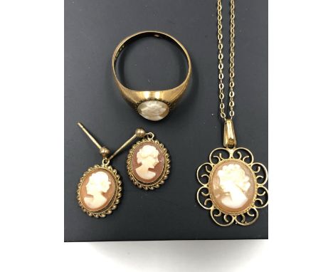 A 9ct HALLMARKED GOLD CAMEO PENDANT SUSUPENDED ON A FINE TRACE CHAIN, AND A 9ct GOLD CAMEO RING,TOGETHER WITH A PAIR OF CAMEO