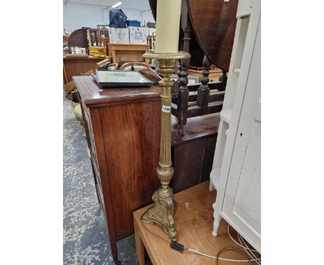 A LARGE BRASS CANDLESTICK 