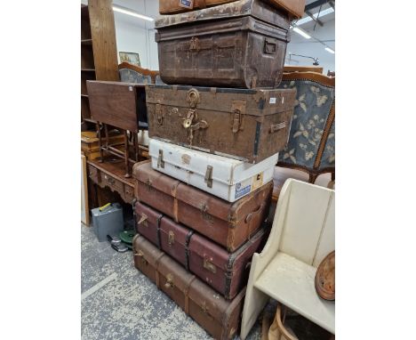 A QUANTITY OF VINTAGE CABIN TRUNKS AND OTHER LUGGAGE 