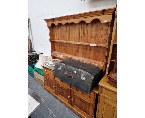 A SMALL VINTAGE PINE DRESSER H 178 X 152 X 45 CM