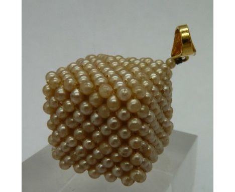 A seed pearl set cube pendant, 2cm