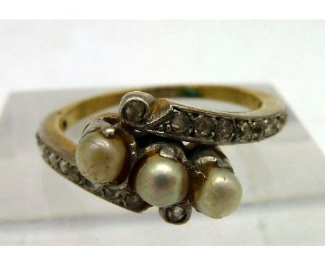 A yellow metal, pearl and diamond ring, weight 4g, size P