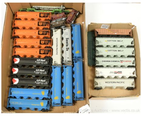 HO North American Outline Freight Cars by Athearn, Roundhouse and others to include 15 x 4-bay Cylindrical Covered Hoppers (3