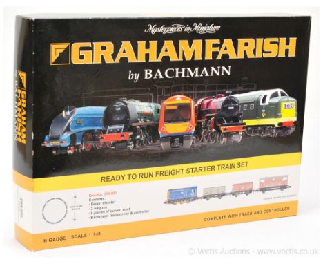Graham Farish by Bachmann N Gauge 370-051 Freight Diesel Starter Set consisting of a 0-6-0 BR green Class 08 Diesel Shunter N