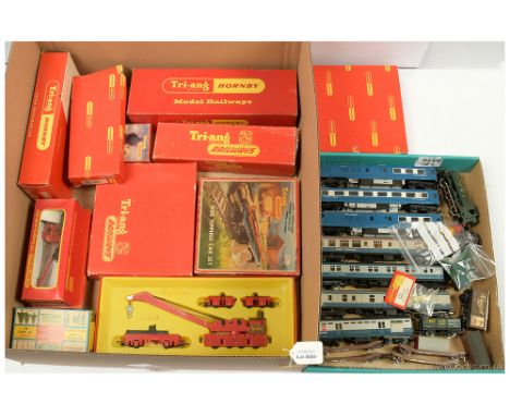 OO Gauge Locos, Rolling Stock and Accessories to include Triang R345 Side Tipping Car Set with instructions, RT267 Fog Signal