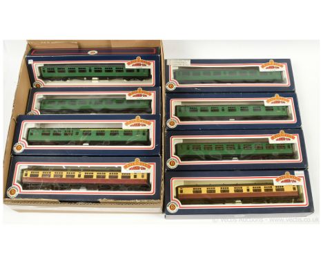 Bachmann OO Gauge group of Passenger Coaches consisting of BR green Bulleid Malachite green x 6 together with Bulleid crimson