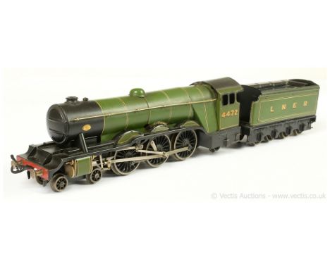 Bassett-Lowke O Gauge 4-6-2 Loco and Tender LNER green A3 Class "Flying Scotsman" No.4472, 3-rail electric. There was a lever