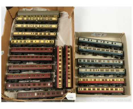 OO Gauge unboxed BR Passenger Coaches by Bachmann, Lima, Hornby Railways and others comprising 6 x BR maroon (2 x Composite, 