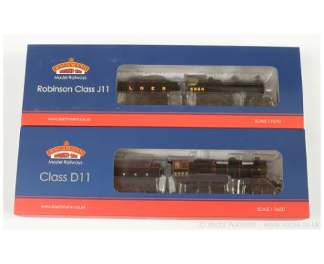 Bachmann OO Gauge pair of LNER Steam Outline Locomotives consisting of Ref 31-137 4-4-0 Loco and Tender LNER lined black Clas