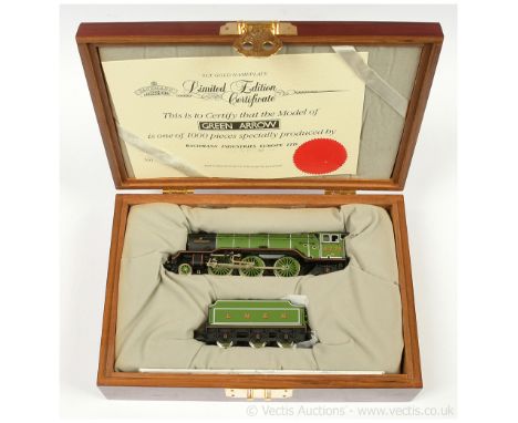 Bachmann OO Gauge Ref 31-550 Limited Edition 2-6-2 Loco and Tender LNER lined apple green Class V2 "Green Arrow" No.4771 with
