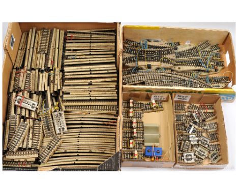 Marklin HO 3-rail Track and Pointwork to include 2 x double slip, 3-way point, 5 x curved point, 6 x standard points (5 x L/H