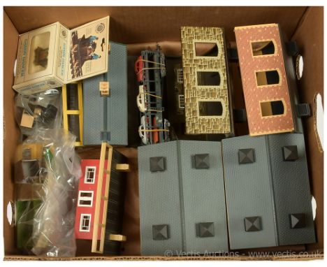 OO / HO Buildings and Rolling Stock to include Hornby Railways 4 x assembled Engine Sheds, 2 x Station Buildings (one with fl