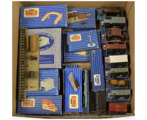 Hornby Dublo 2 &amp; 3-rail Rolling Stock and Accessories to include 3-rail Operating Mail Van Set with Coach, Lineside Appar