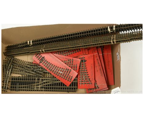 Wrenn OO Gauge trackwork comprising 4 x double track crossover with 2 x points, 7 x carded curve points (6 x L/H and 1 x R/H)