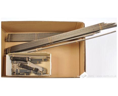 N Gauge Points and Trackwork to include Peco 16 x medium radius points (8 each L/H and R/H), 8 x large radius curve points (4