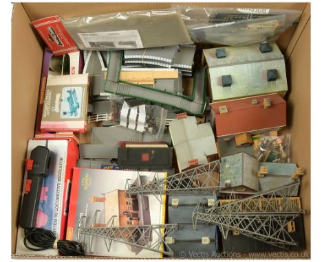 OO Gauge Buildings and Accessories (mostly Hornby) to include R645 Single Track Level Crossing, R8001 Waiting Room, R626 Unde