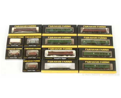 Graham Farish (by Bachmann) N Gauge Passenger and Goods Rolling Stock comprising 4 x BR (SR) green livery Mk.1 style Coaches 