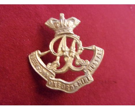 The Queen's Own Oxfordshire (Yeomanry) Hussars Victorian Cap Badge (Gilding-metal), two lugs. First type and made J.R. Gaunt,