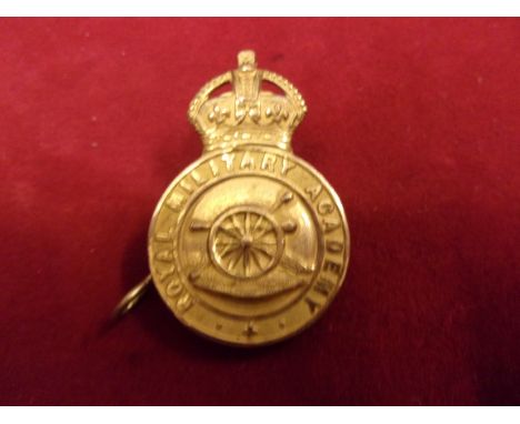 Royal Military Academy Officer-Cadets' Cap Badge issued 1902- (Gilt), tab fitting. K&amp;K: 1068