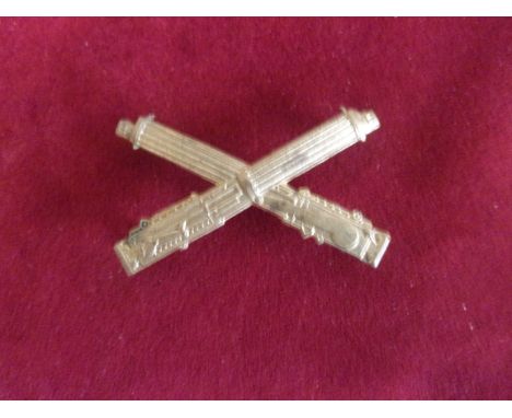 Machine Gun Corps Rare Original Cap Badge (Gilding-metal, this design was the first  type issues and only shows the crossed V