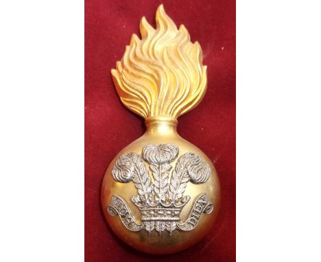 Royal Welsh Fusiliers Officers Grenade badge for the Raccoon-skin cap (Gilt and silver) with screw back and lug. K&amp;K: 934