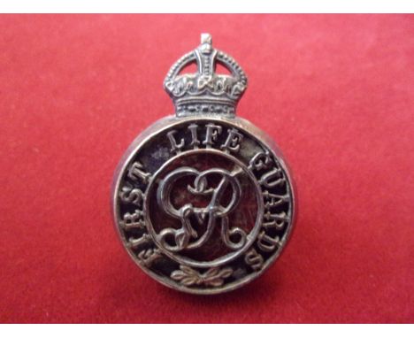The First Life Guards Officers Cavalry Field-Service Cap Badge 1896-1922 (White-metal and enamel). K&amp;K: 927