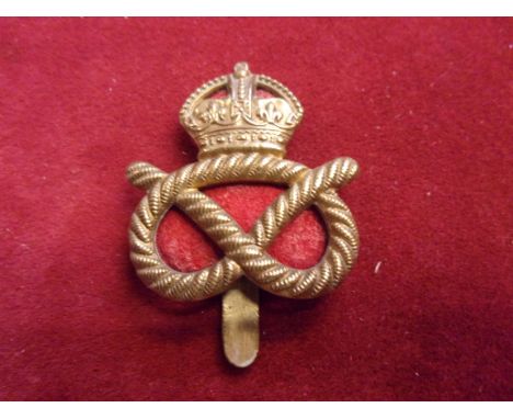 Queen's Own Royal Staffordshire Yeomanry (Hussars) Other Ranks WWI Cap Badge (Brass with red felt backing), slider and made J