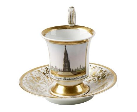 Ansichtentasse mit Untertasse KPM Berlin, um 1825/30 Gefußte Zylinderform mit ausschwingendem Rand und eingerolltem Blattstän