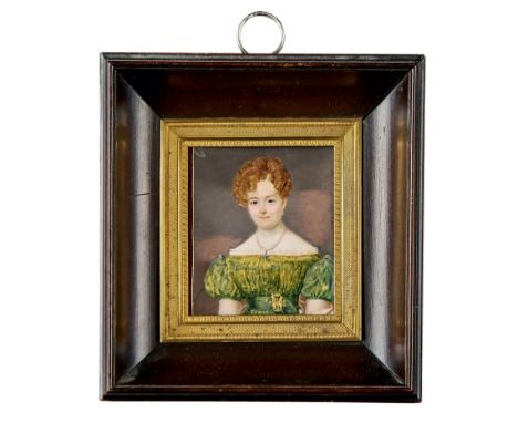 Damenbildnis Anf. 19. Jh. Halbfiguriges Portrait einer Frau in gelb-grünem Kleid. Aquarell/Elfenbein. Rückseitig handschriftl