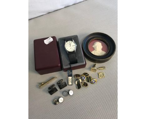 Collection of Odds to include Seiko mens watch, 5 Pairs of Cuff links which includes silver and gold plated, gold plated tie 