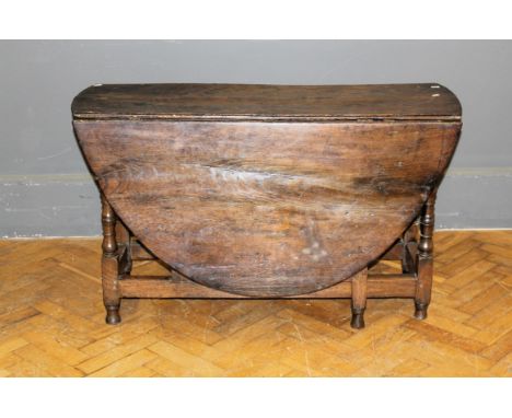 &nbsp;A late 17th / early 18th century oak gateleg table of pegged construction, raised on ring turned and block supports. 69