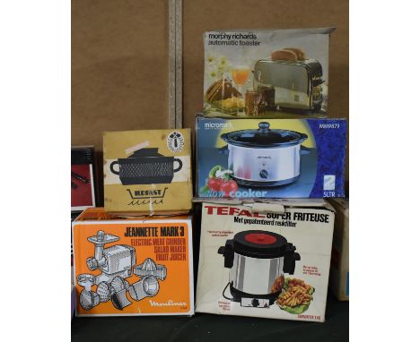 A Collection of Various Vintage and Later Kitchen Items to comprise Tefal Fryer, Morphy Richards Toaster, Meat Grinder Etc 