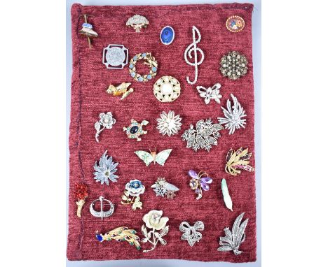 A Collection of Vintage Ladies Costume Jewellery Brooches 