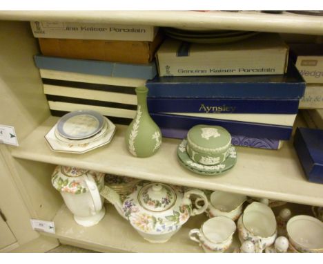 Ceramic collectables: to include china plates, plaques and dishes, featuring Wedgwood examples          OS8