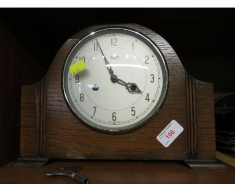 SMITHS OAK CASED MANTEL CLOCK.