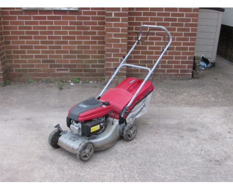 MOUNTFIELD SP425 PETROL LAWNMOWER WITH HONDA GCV 160 OHC ENGINE AND GRASS BOX