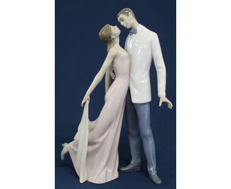 Lladro figurine "Happy Anniversary", No 6475, boxed, 33cm h x 20cm w