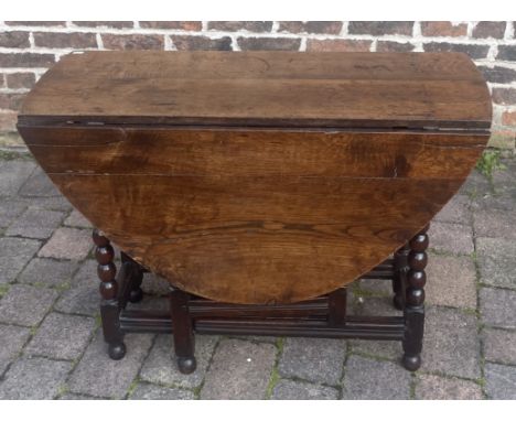 Oak gate leg table, L122cm x W99cm x H71cm