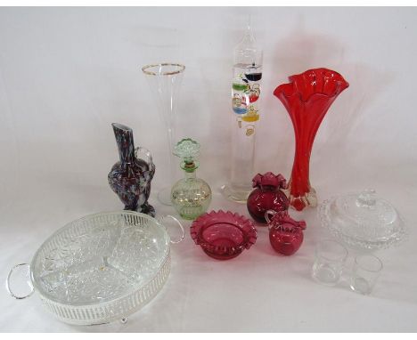 Mixed glassware to include Galileo thermometer, cranberry glass, Murano style coloured vase with handle, green glass, red gla