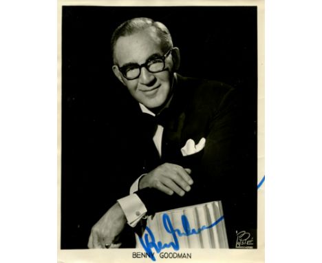 GOODMAN BENNY: (1909-1986) American jazz Clarinetist, known as the “King of Swing”. Vintage signed 8 x 10 photograph, the pro
