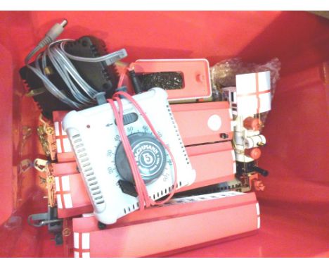 BACHMANN TRAIN SET. Engine tender and three illuminated coaches