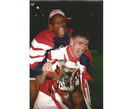 Andy Linighan Signed Arsenal Fa Cup 8x12 Photo. Good condition. All autographs come with a Certificate of Authenticity. We co
