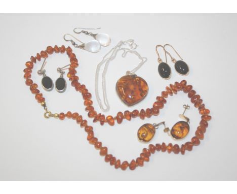 A quantity of silver an other jewellery to include a silver and amber heart shaped pendant, a pair of amber earrings, silver 