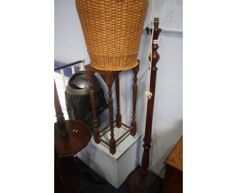 Lamp, linen basket etc.