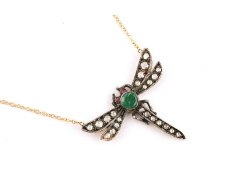 AN EMERALD AND DIAMOND DRAGONFLY PENDANT set with a circular-cut emerald and overall with small diamonds, with ruby eyes in g