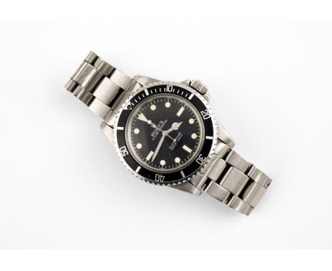 A GENTLEMAN'S STAINLESS STEEL OYSTER PERPETUAL SUBMARINER WRISTWATCH BY ROLEX the signed black dial with dot and dagger lumin