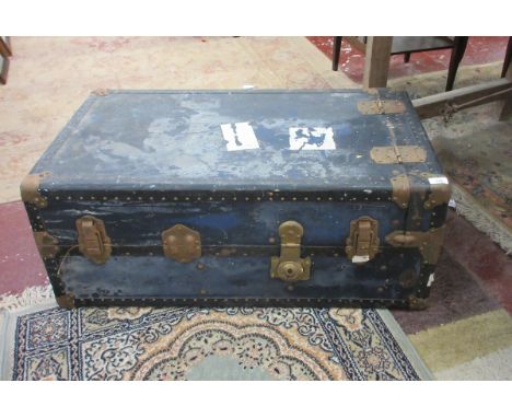 Fitted travelling trunk 