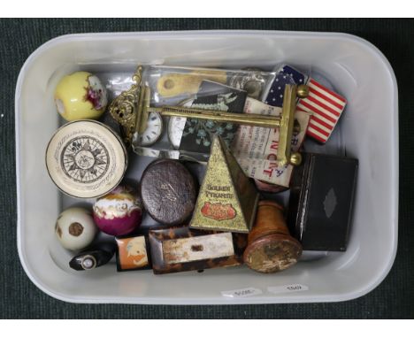 Interesting collectables to include travelling inkwell, snuff box etc