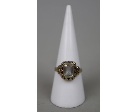 Vintage Art Deco 8ct (333) gold ring set with large emerald cut light coloured stone, possibly aquamarine - Approx weight 2.2